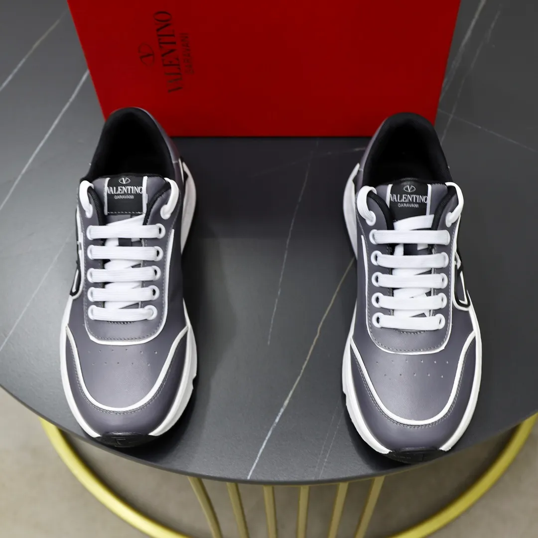 Men's shoes 💰480💰VALENTINO/Valentino 2024s men's latest low-top thick-soled sports shoes are shipped. Made with heavy industry, men's fine casual sports shoes, versatile style. Original leather, rubber lines embellished with geometric segmented uppers, hand-sewn, novel and fashionable, rubber soles with rivet details on the front and back, VALENTINO GARAVANI LOGO printed on the side, and Valentino decorative inlay on the tongue. Garavani Logo, comfortable, breathable and durable! Comes with full original packaging! Code number: 38-39-40-41-42-43-44 (45 can be customized)